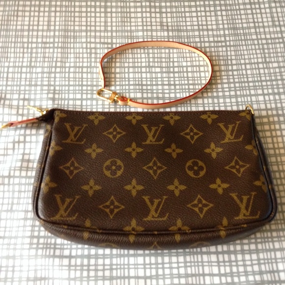 ❌❌Sold❌❌Louis Vuitton Pouchette - Picture 1 of 3