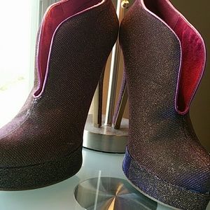 Cute lickity split heels