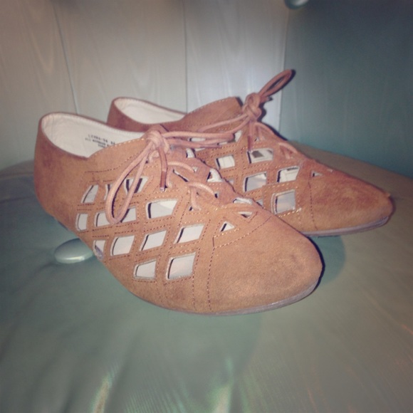 Bamboo Faux Suede Cut Out Flats size 8.5
