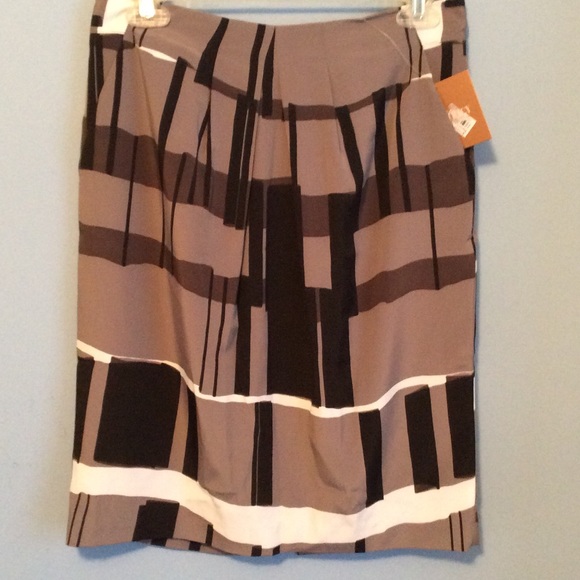 New Ellen Tracy skirt size 2