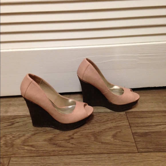 Light pink and brown cork wedges