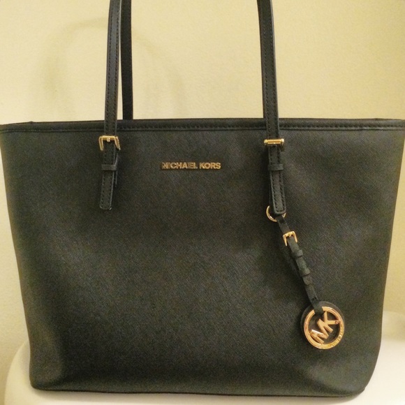 Michael Kors Tote. MUST SELL. MAKE OFFER.