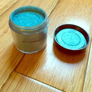 MAC Pigment Colour Powder in Mutiny Blue