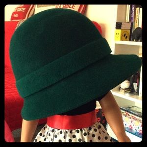 Vintage Neiman-Marcus Green Velvet Hat