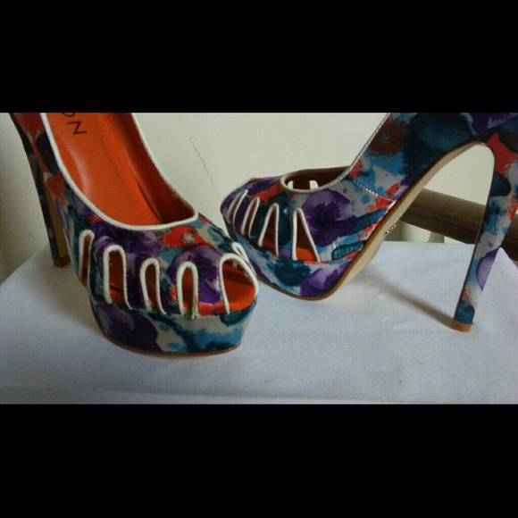 DEREON Floral Satin Platform by Beyonce - Picture 2 of 4