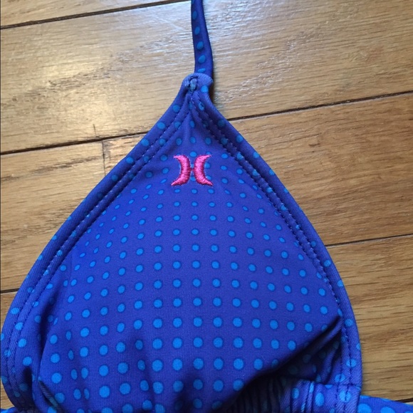 ✨SALE✨Hurley bikini top - Picture 2 of 3