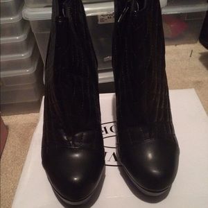 Steve Madden Quinne Bootie