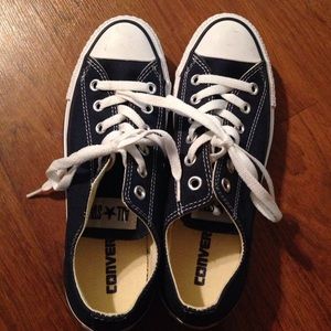 Navy blue converse