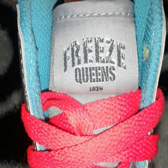 Nikes - Picture 2 of 4