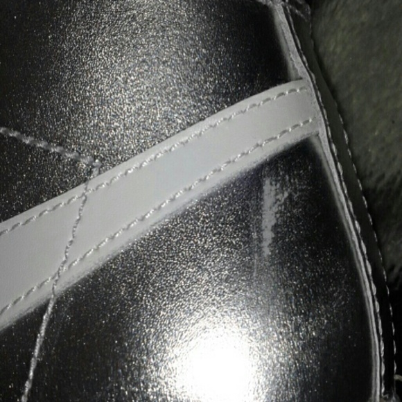 Nikes - Picture 4 of 4