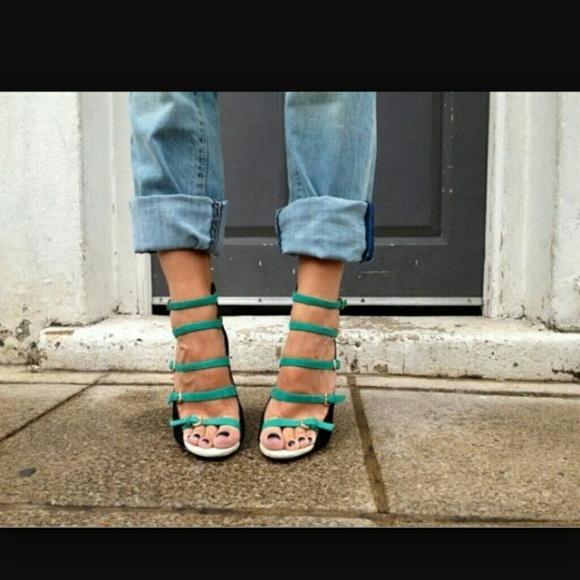 🚫❎SOLD❎❌Zara suede green buckle strap  heel - Picture 2 of 4