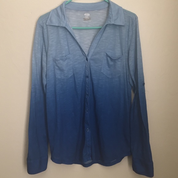 Blue to light blue faded button collar shirt