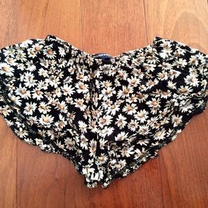 Brandy Melville Daisy Print Shorts