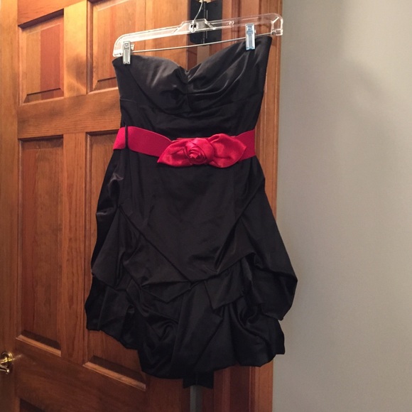 Black dress with red rose belt - Picture 2 of 3