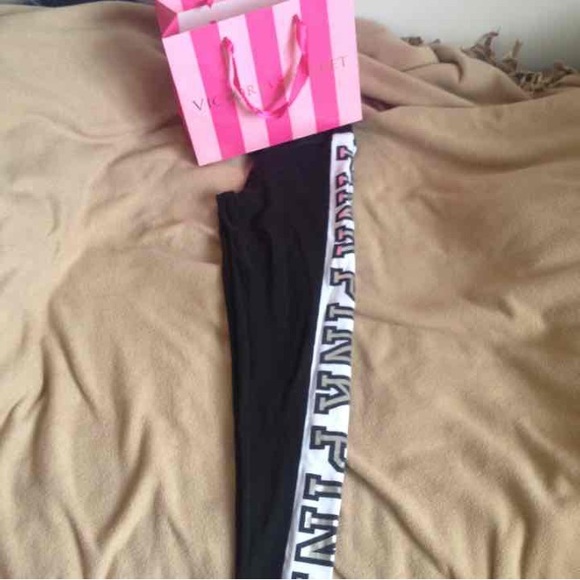PINK yoga leggings