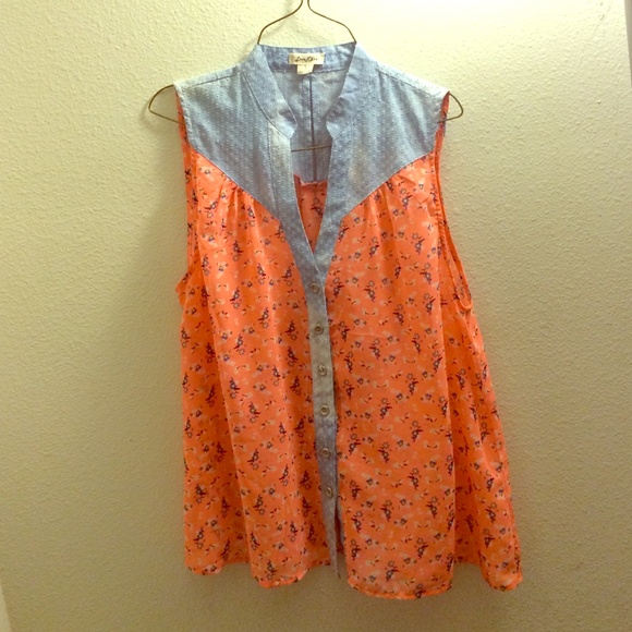 OFFER ANYTHING👣NEED GONE👣LoveRiche button down