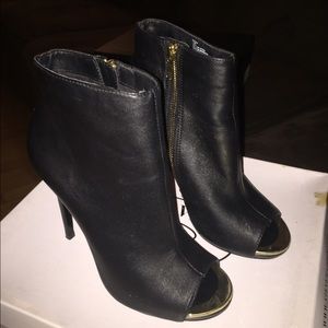 Steve madden peep toe booties