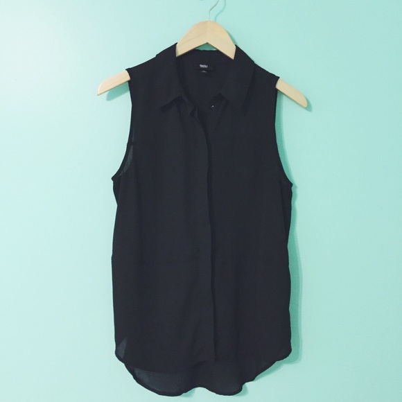 🚫SOLD🚫 Black Sleeveless Button Down Blouse