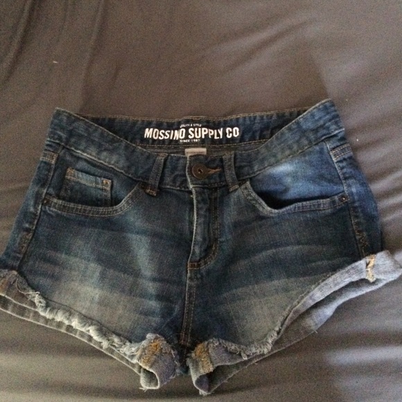 Basic summer jean shorts! - Picture 1 of 3