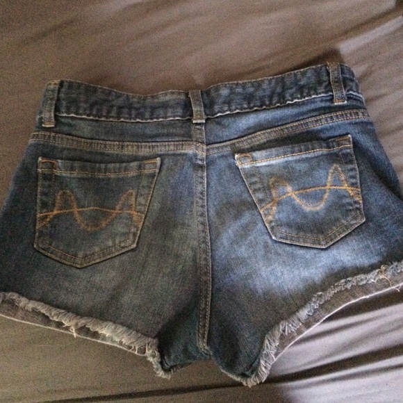 Basic summer jean shorts! - Picture 2 of 3