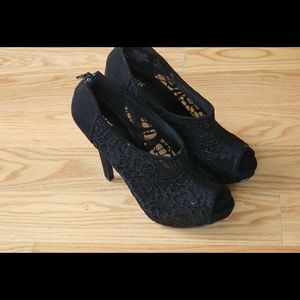 Apt 9 black lace peep toe heels