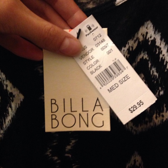 SOLD Adorable black billabong summer tank crop top - Picture 2 of 4