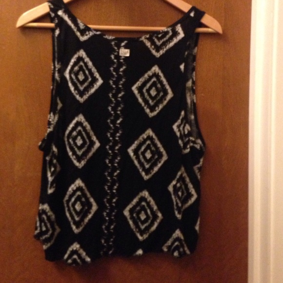 SOLD Adorable black billabong summer tank crop top - Picture 3 of 4