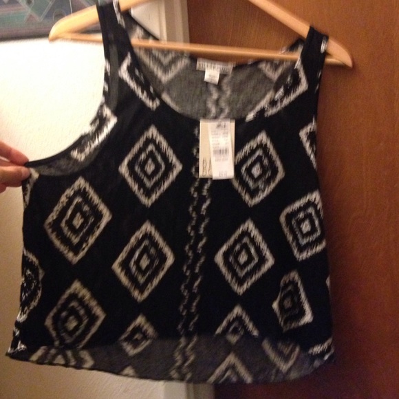 SOLD Adorable black billabong summer tank crop top - Picture 4 of 4