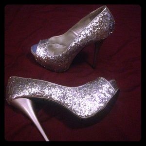 Silver pumps