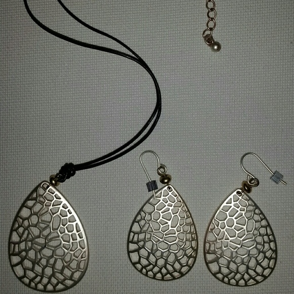 Matte Silver Necklace & Earring Set