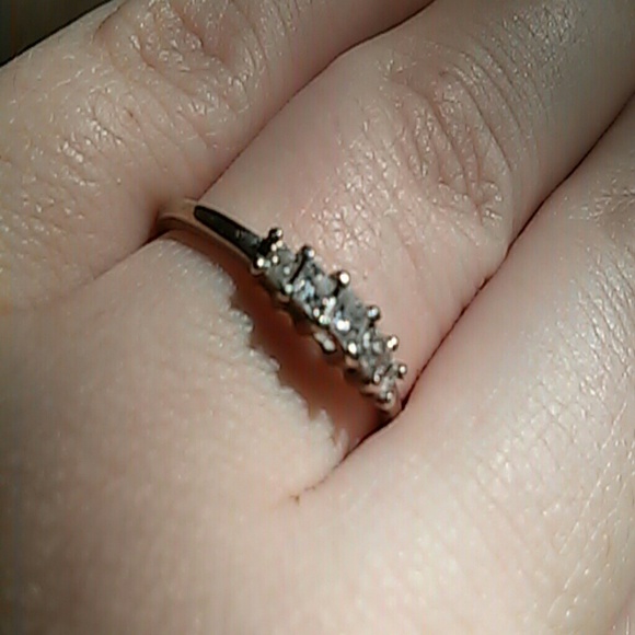 Real diamond and white gold ring