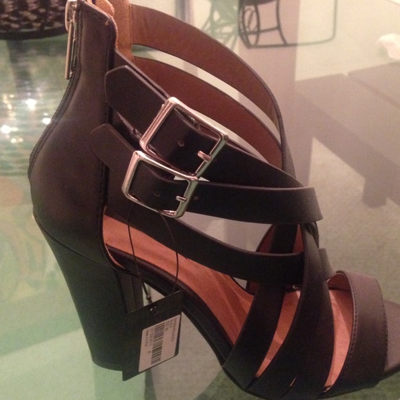 Heels - Picture 2 of 4