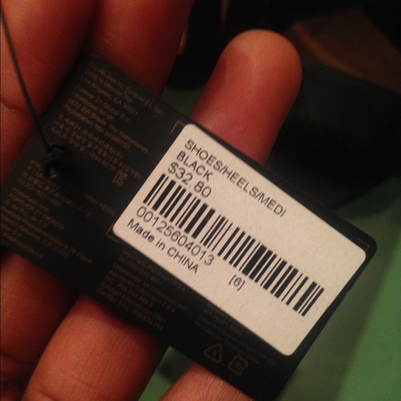 Heels - Picture 4 of 4