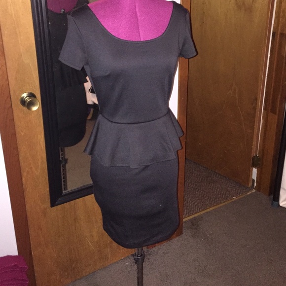 Black peplum dress - Picture 1 of 2