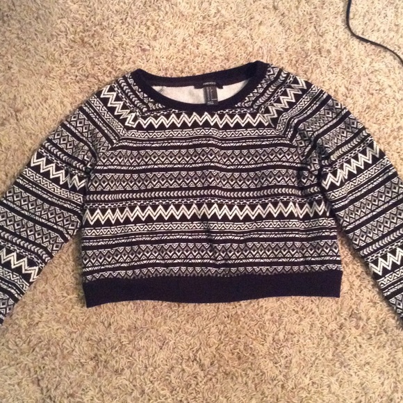 Black and White tribal print cropped sweater - Picture 1 of 3