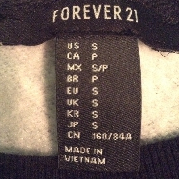 Black and White tribal print cropped sweater - Picture 3 of 3