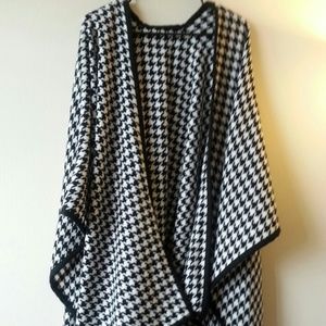 Black and white patterned wrap