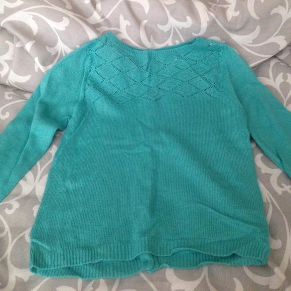 Quarter sleeve sweater