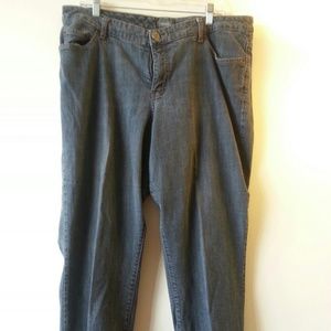 Light gray plus sized women's jeans