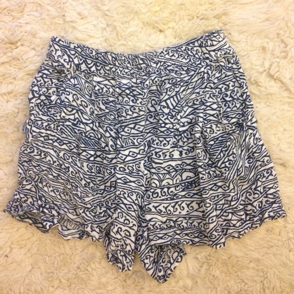 Brandy Melville shorts w pockets + FREE GIFT💝