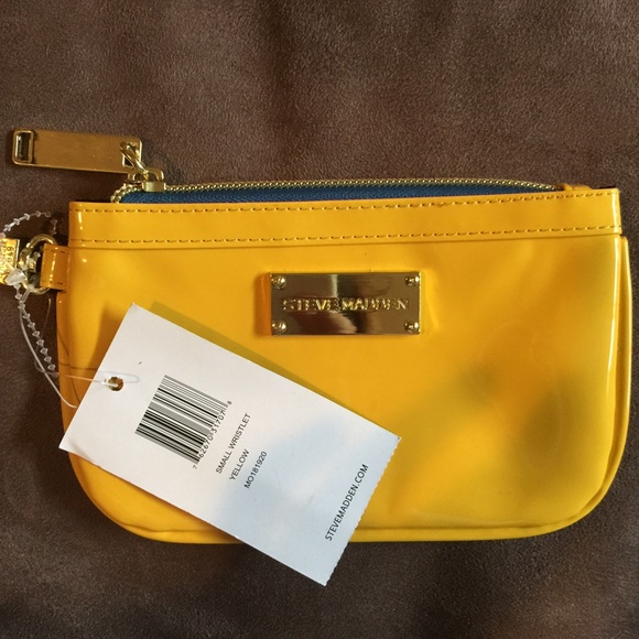 Steve Madden small wristlet
