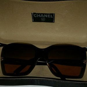 AUTHENTIC 💖CHANEL💖 Shades