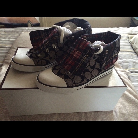 ⭐️ Host pick ⭐️ High top coach sneakers - Picture 2 of 3