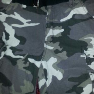 Camouflage shorts in gray white blk