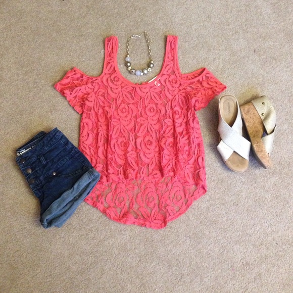 High-low red/orange lace shirt w/ sleeve cut out
