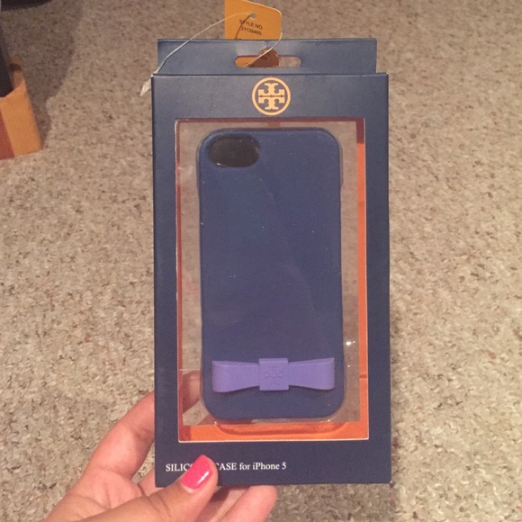 A Tory Burch I phone 5 Case - Picture 1 of 4