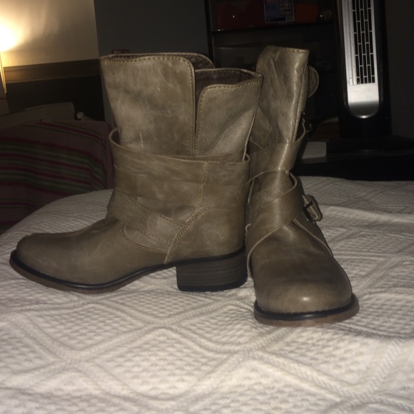 New never been worn Steve Madden boots