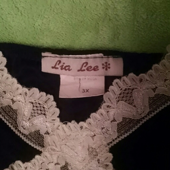 * sold in bundle* Adorable black lace cami - Picture 2 of 3