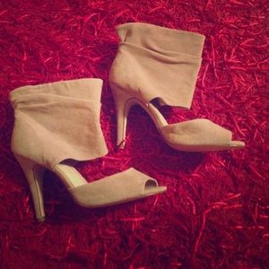 Steve Madden open toe nude ankle pump