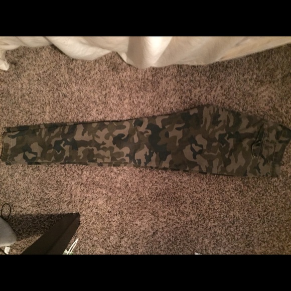 Camo skinny jeans